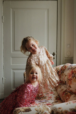 Lila Sequins Bow Dress (Gold Glitter) Dresses Konges Sløjd - Kuwait - Saudi Arabia
