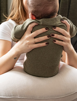 Nursing Pillow w. Washing Bag (Feather Grey) Pregnancy Pillows That's Mine - Kuwait - Saudi Arabia